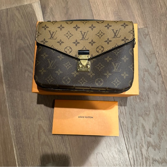 Louis Vuitton Handbags - Louis Vuitton Pochette Métis Monogram Reverse